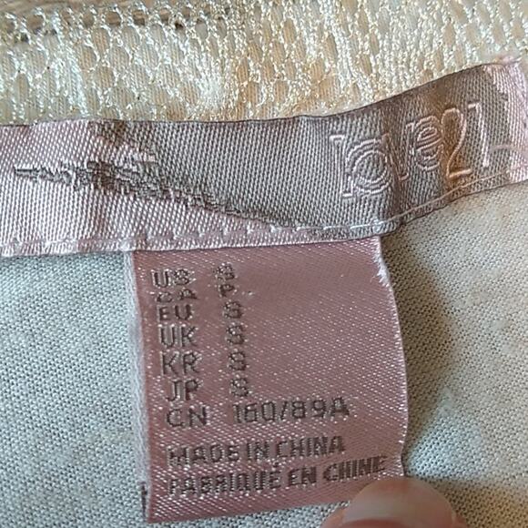 Forever 21 Womens Small Cream Lace Detail T Tee Shirt Lightweight Short Sleeve - Picture 7 of 9